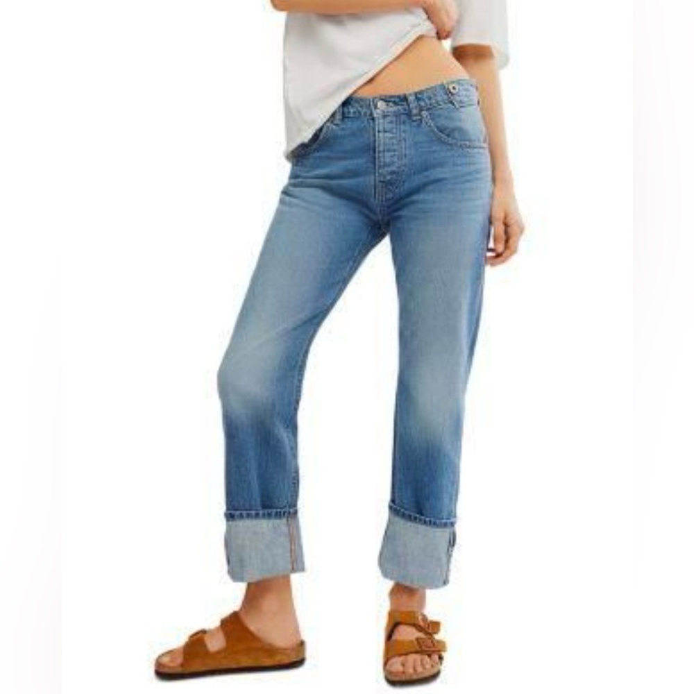 Free People
Slim Straight Shade Selvedge Blue Jeans
SIZE: 2 / 26